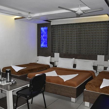 Midtown Hotel Ahmedabad Extérieur photo