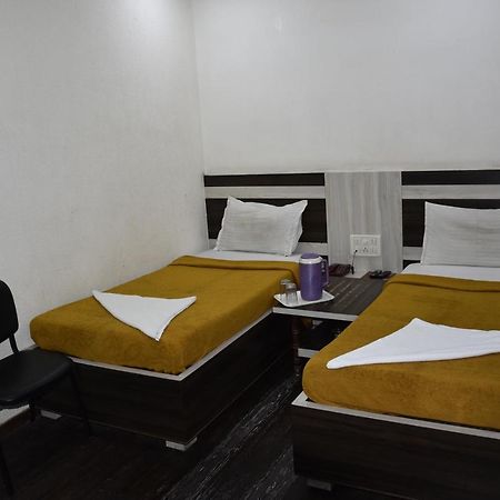 Midtown Hotel Ahmedabad Extérieur photo