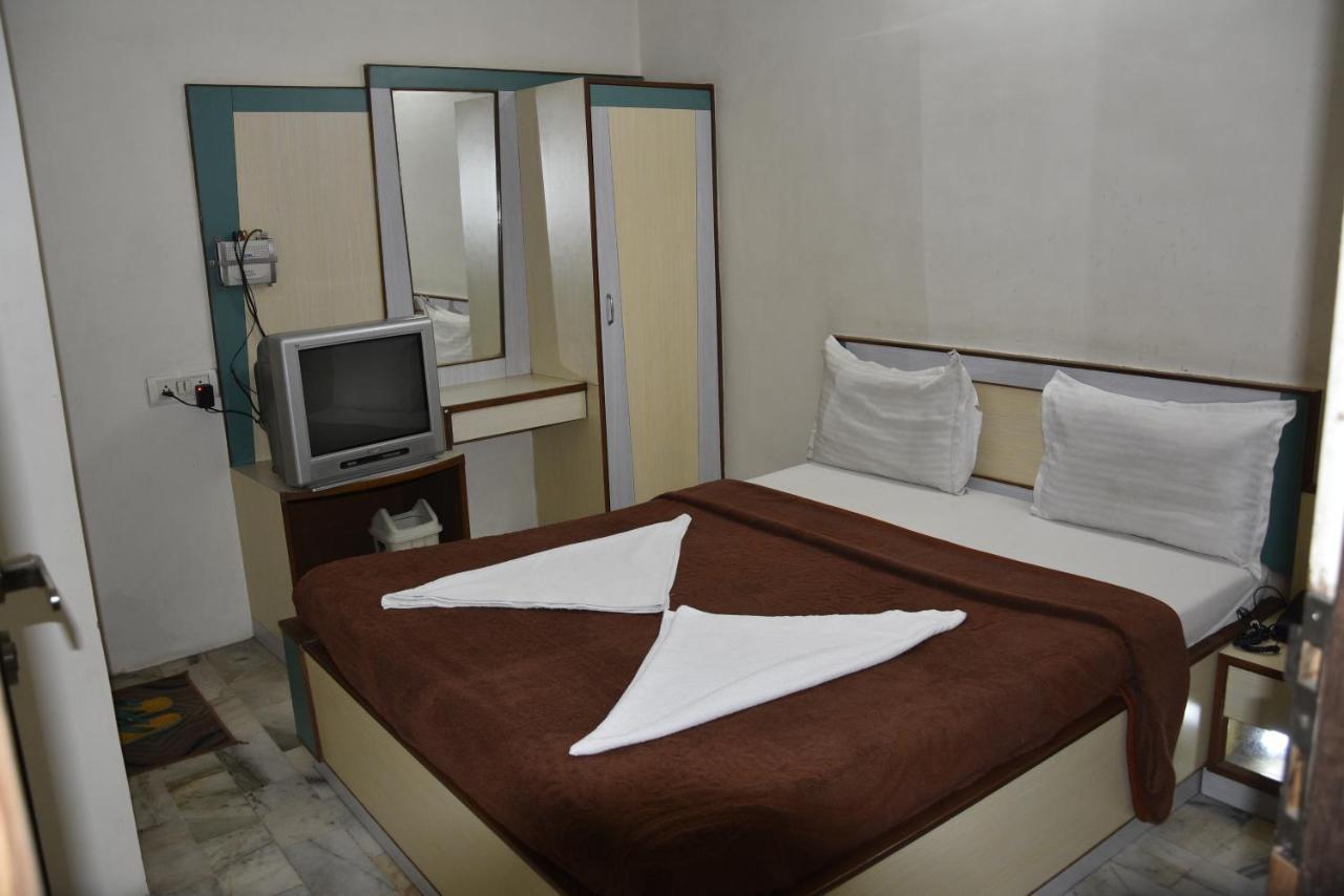 Midtown Hotel Ahmedabad Extérieur photo