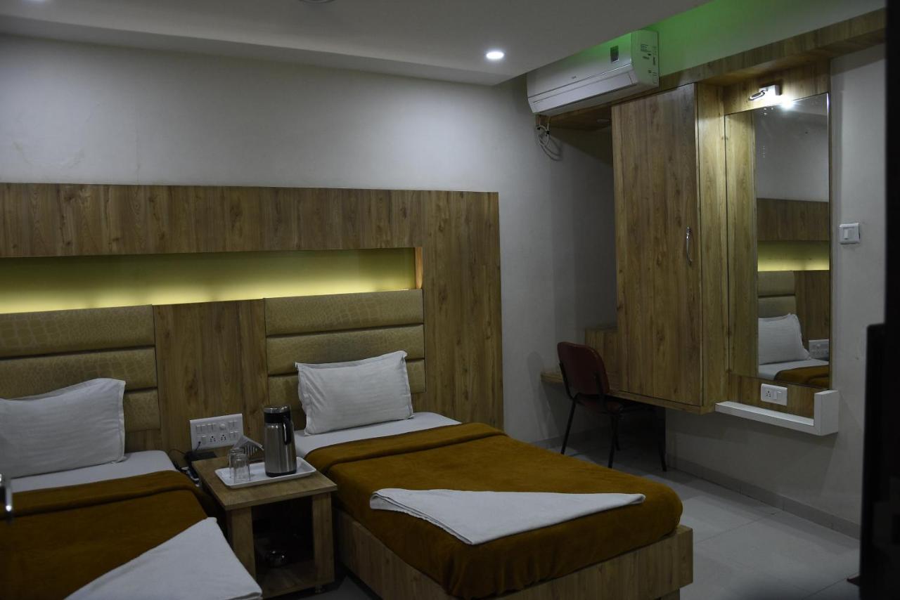 Midtown Hotel Ahmedabad Extérieur photo