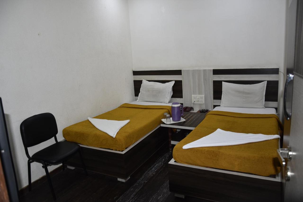 Midtown Hotel Ahmedabad Extérieur photo