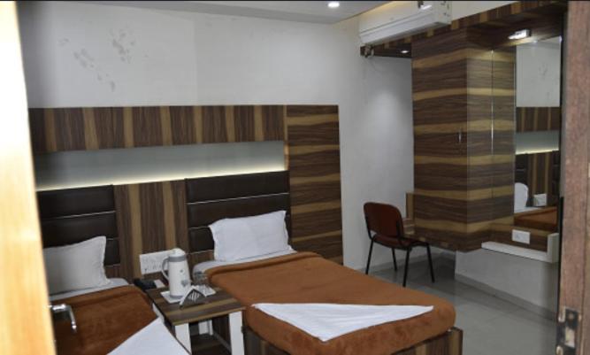 Midtown Hotel Ahmedabad Extérieur photo