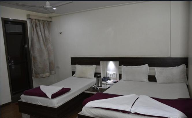Midtown Hotel Ahmedabad Extérieur photo