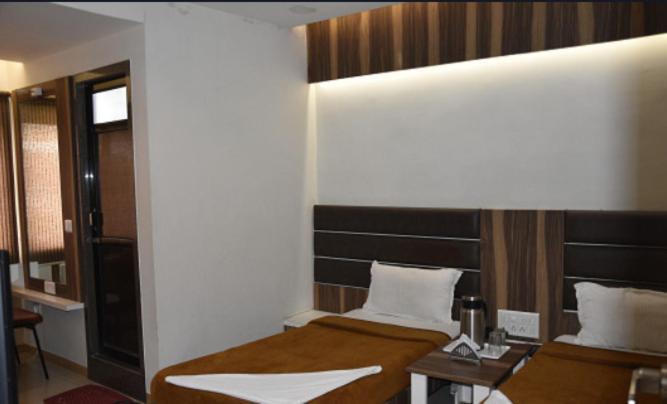 Midtown Hotel Ahmedabad Extérieur photo